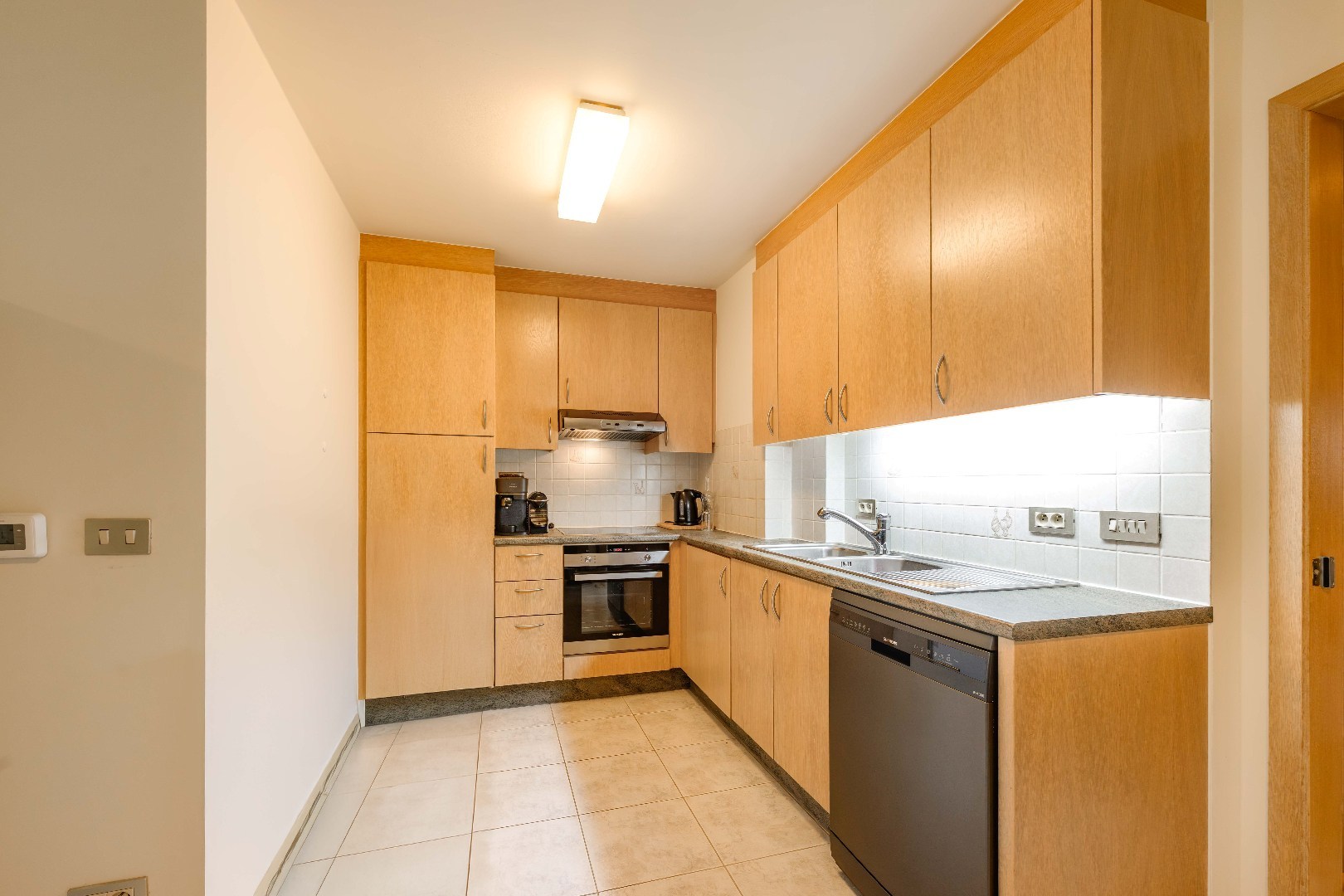 INSTAPKLAAR APPARTEMENT IN HET CENTRUM VAN AALTER MET GARAGE - foto 4