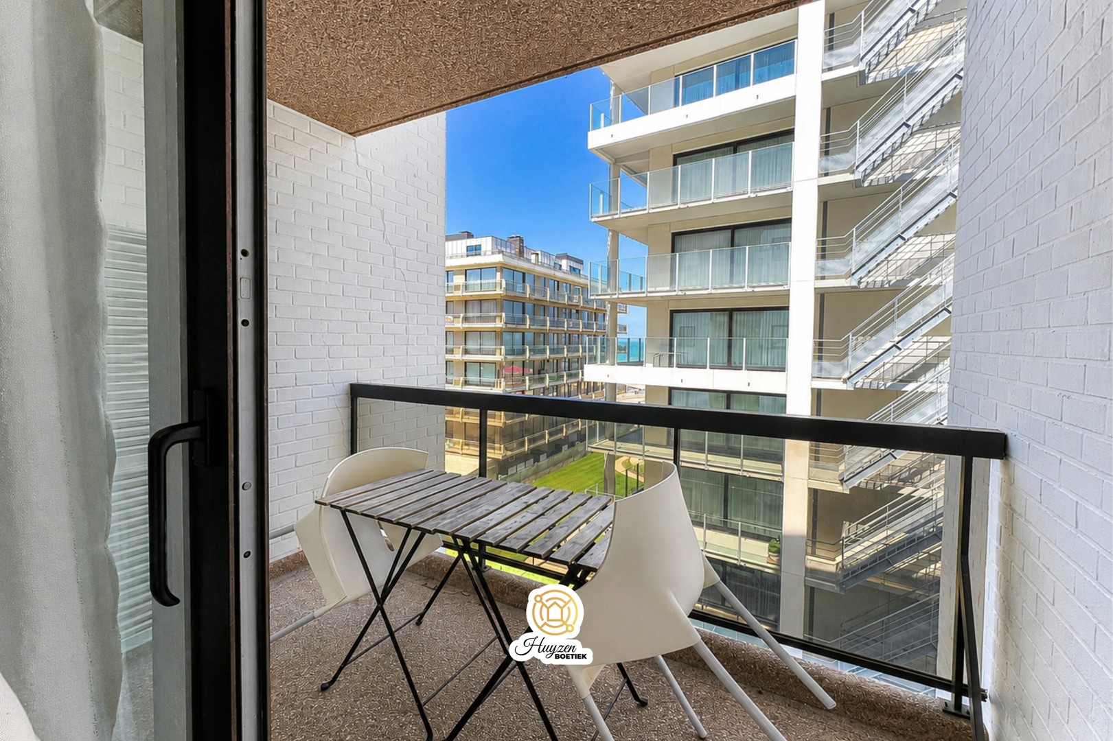 Studio te koop in De Panne | Instapklare studio met schuin zeezicht op toplocatie - foto 4