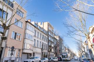 Yield property in prime location - €31,200/year - Gross yield 5.2%Conveniently located in the center of Antwerp, within walking distance of...