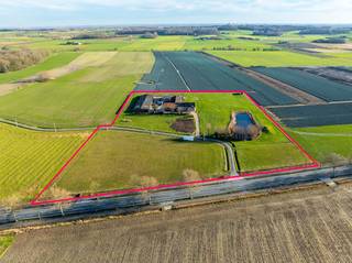 Op de grens tussen het historische Ieper en het glooiende Heuvelland, bieden wij deze unieke hoeve aan. Gelegen in de Blérotstraat 2, geniet...