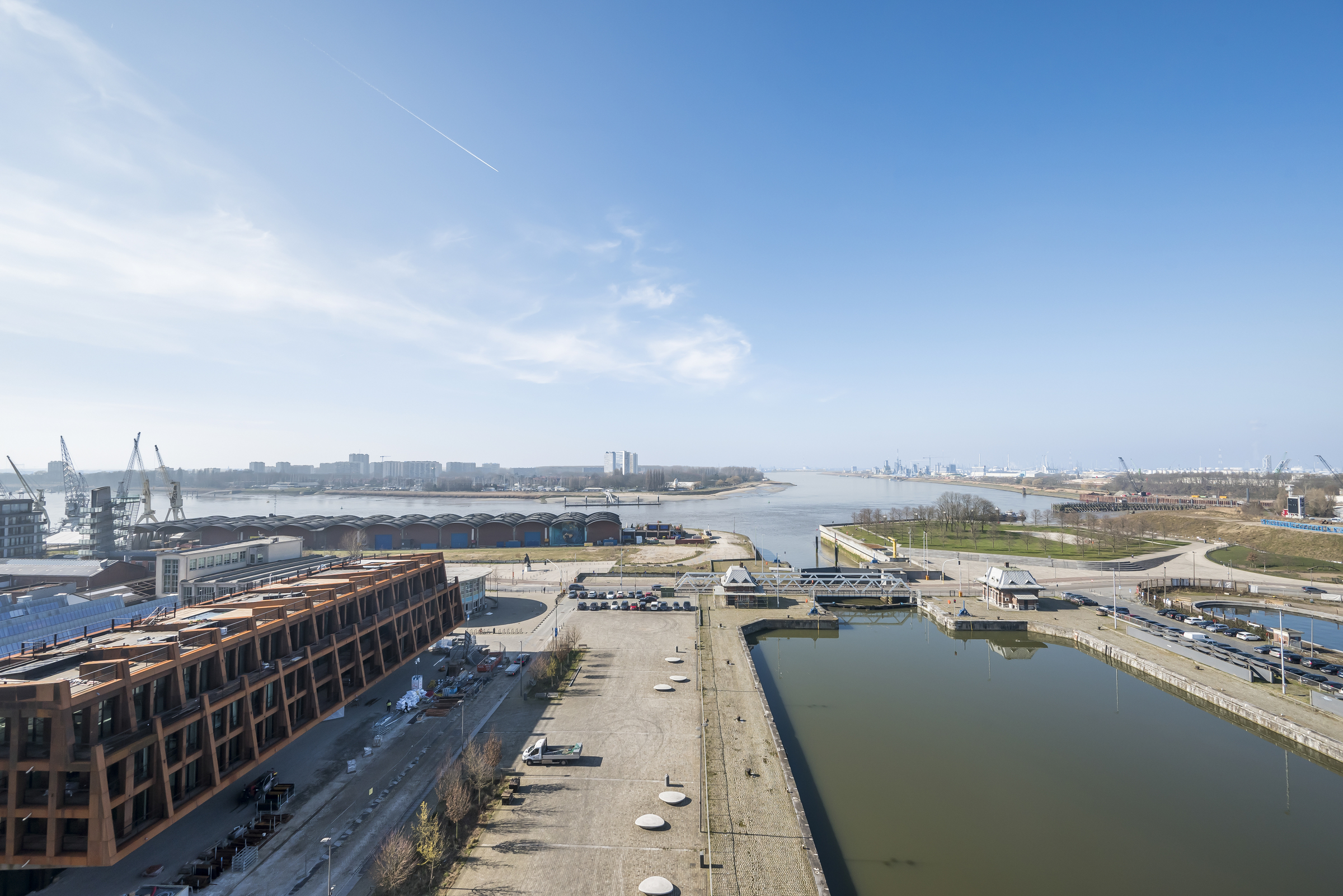 Appartement op unieke locatie met twee autostaanplaatsen - foto 3