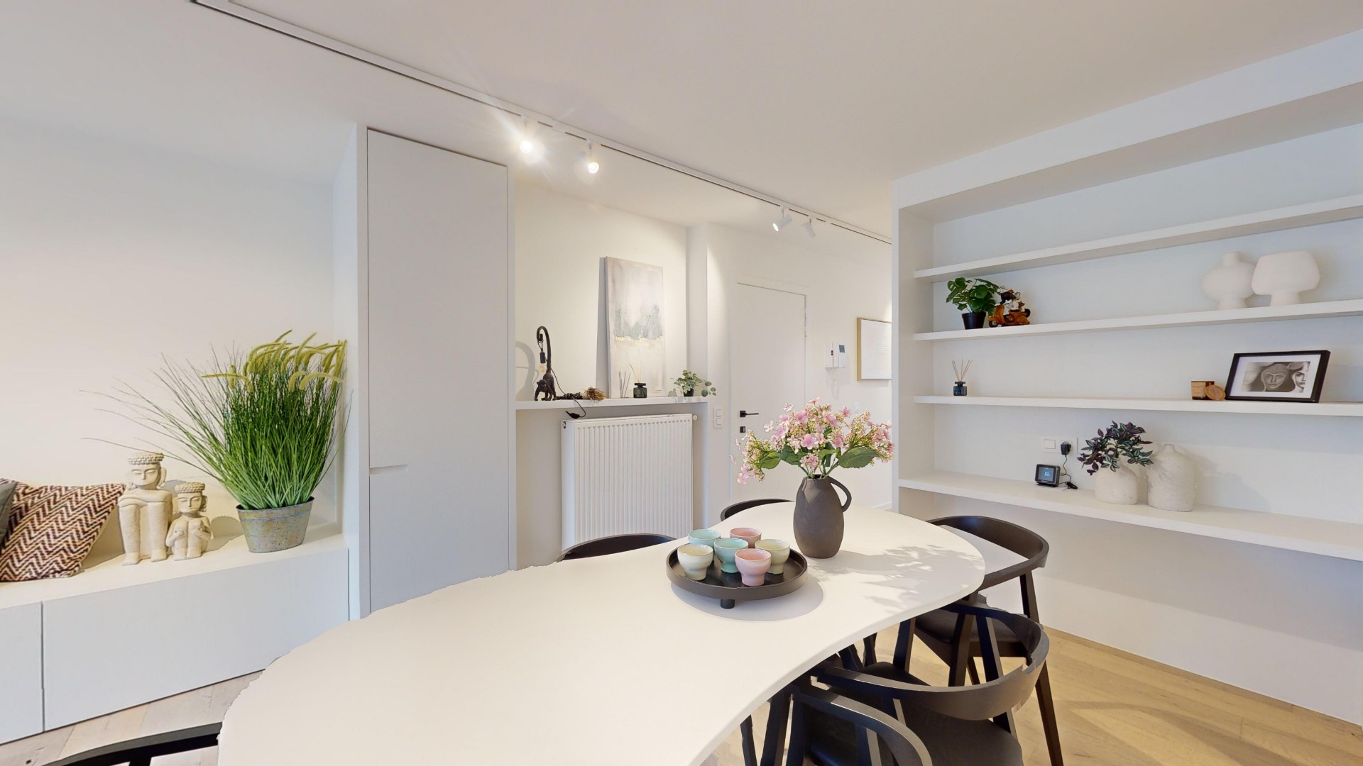 Gerenoveerd duplex appartement met 3 slaapkamers gelegen op de Leopoldlaan te Knokke op wandelafstand van de Zeedijk en de Lippenslaan. - foto 4