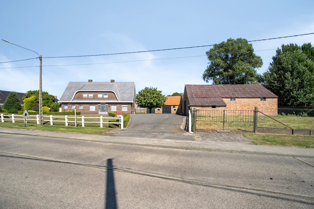 Maison à rénover avec 6 chambres et entrepôts à Kortemark - photo 4