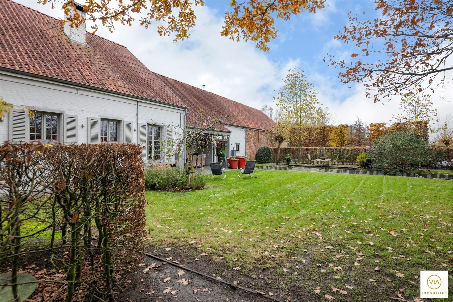 villa met burelen en opslagruimte-vernieuwde staat - foto 4