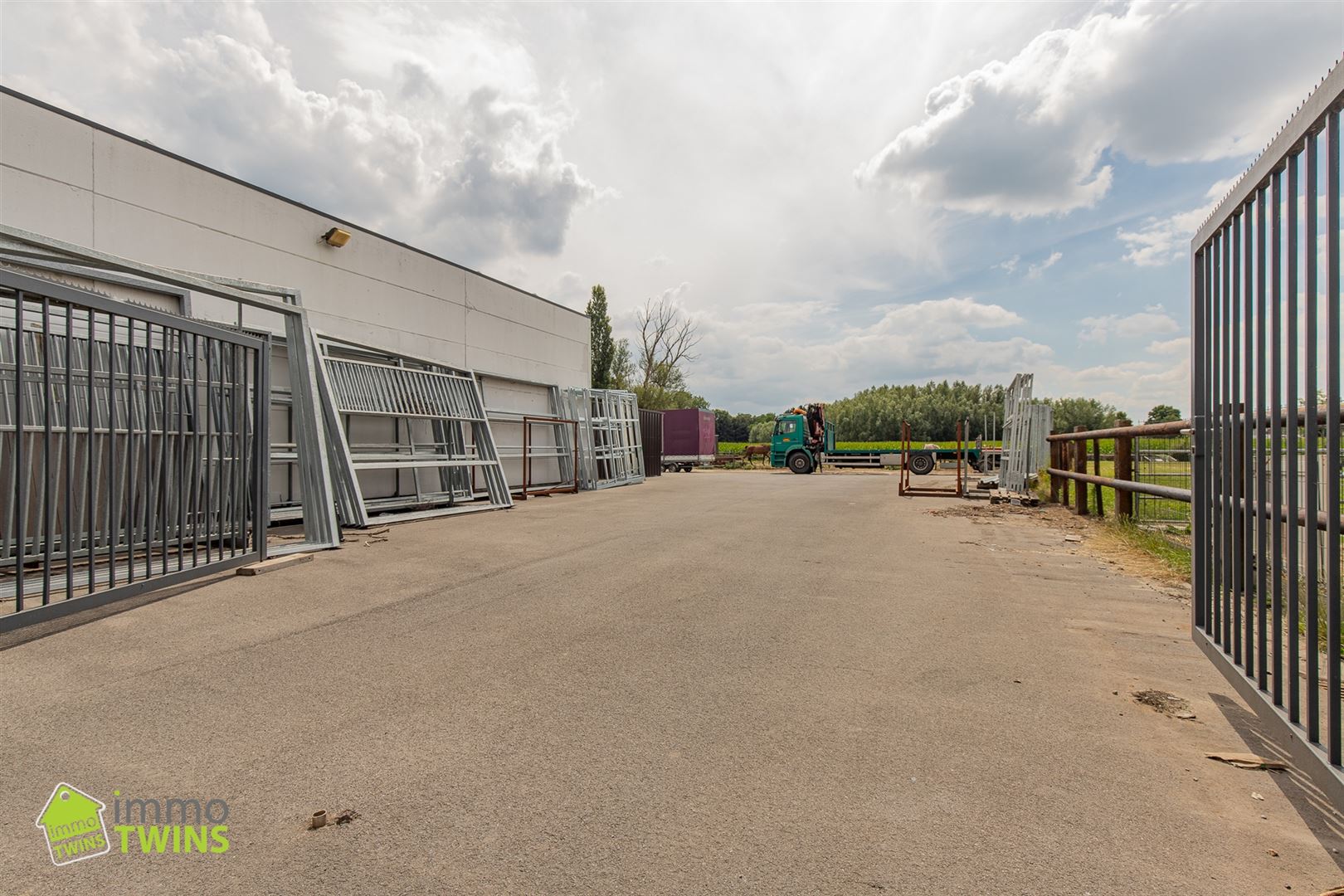 Magazijn + buitenruimte op toplocatie (splitsing mogelijk) - foto 3