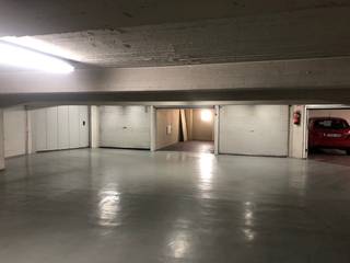 Centraal gelegen garagebox met afmetingen 2.59 x 5.79 in het centrum van Oostende, 8° verdieping (met autolift), verhoog de waarde van uw...