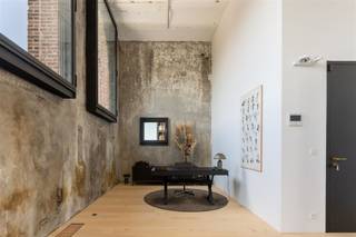 Exclusieve loft van ca. 270m² met privatief terras van ca. 18m² in het project Kanaal van Axel Vervoordt Deze unieke duplex loft met boven een royale...