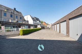 <p>Garagebox 6 te huur in Kapellestraat 22, 9940 Evergem.</p><p>Een bezoek kan uitsluitend via onze website aangevraagd worden: https://www.vastgoeddevos.be/te-huur, klik het pand aan en klik vervolgens op "vraag hier uw bezoek aan". </p>