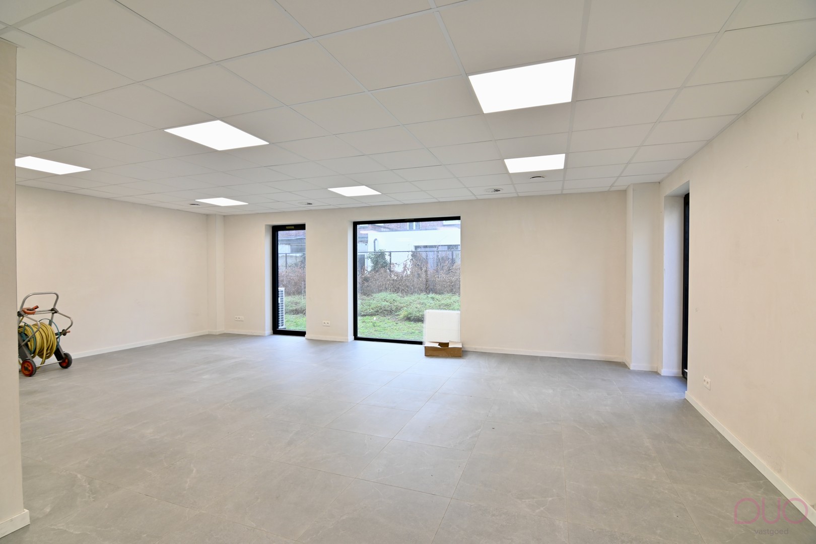 Modern kantoorruimte te huur: Energiezuinige nieuwbouw kantoorruimte in De Stadspoort – Sint-Truiden. - foto 1