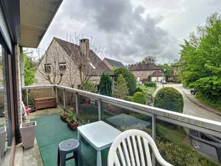 Aangenaam appartement met een bewoonbare oppervlakte van +/-100m2, bestaande uit een inkomhal met vestiaire en apart toilet, een woonkamer met...