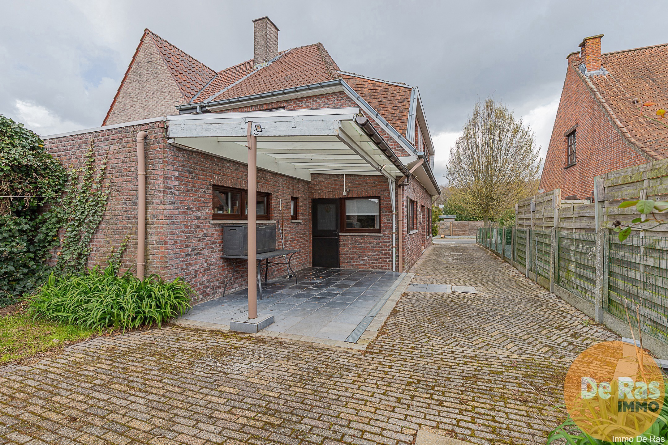 LIEDEKERKE Solide HOB op toplocatie met 3 slp/tuin en garage - foto 3