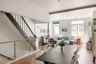 Op zoek naar een ruime bel-étage met veelzijdige mogelijkheden in Antwerpen?Dan is deze woning aan de Vlagstraat zeker het ontdekken waard!De buurt...