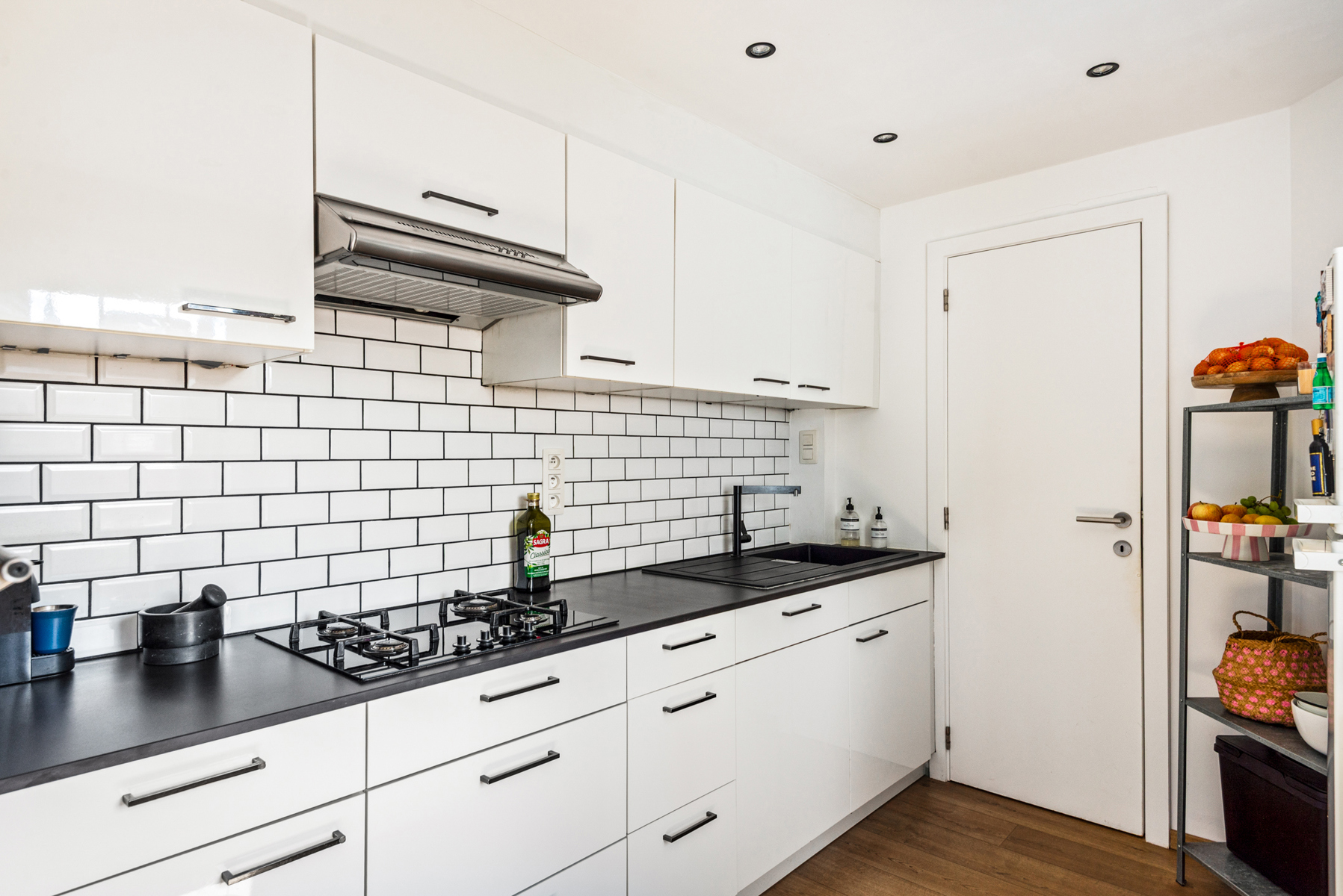 Een verrassend ruime woning met garage en zonnige koer - foto 5