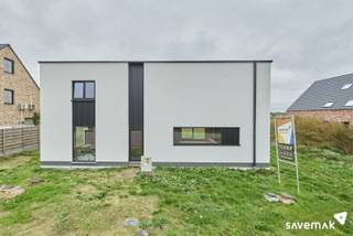<p><span>Halfopen nieuwbouw BEN-woning in Reppel!</span></p><p><span>Deze nieuwbouwwoning zal instapklaar opgeleverd worden en omvat:</span></p><p><span> </span></p><p><span>* Ventilatie type D </span></p><p><span>* Een E-peil van max. 11</span></p><p><span>* Bewoonbare oppervlakte van 154m² met 3 slaapkamers</span></p><p><span>* Op een perceel van 3a48ca</span></p><p><span>* Prijs €407.735,00 incl. kosten (21% BTW, notariskosten, aansluiting nutsvoorzieningen etc.)</span></p><p><span> </span></p><p><span>Deze woning kan nog vrijgesteld worden van 5jaar onroerende voorheffing bij het halen van een e-peil E10 of lager.</span></p><p><span> </span></p><p><span>Het enige wat je nog moet doen is verhuizen.</span></p><p><span> </span></p><p><span>Lastenboek en plannen op aanvraag.</span></p><p><span> </span></p><p><span>Bestuursmaatregelen in het maatregelenregister: nee</span><span> </span></p><p><span> </span></p><p><span> </span></p>