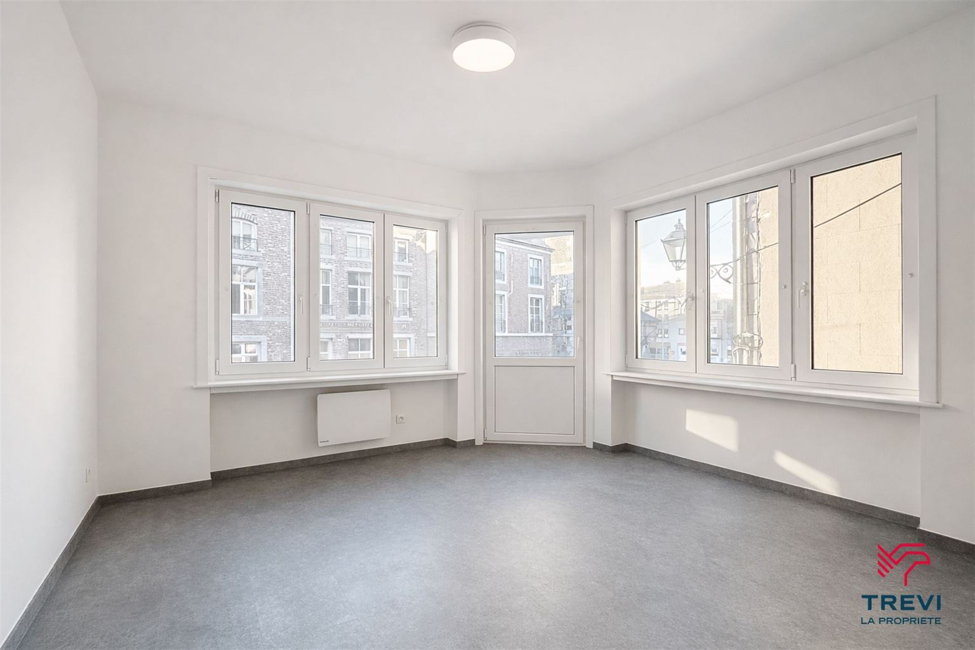 Une opportunité rare à Thuin : immeuble de rapport entièrement rénové composé de 4 unités, idéal pour un investissement locatif à fort potentiel. - photo 2