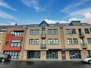 Beautiful one-bedroom penthouse apartment within walking distance of Ypres's Grote Markt. The apartment consists of: Ground floor: Bicycle...