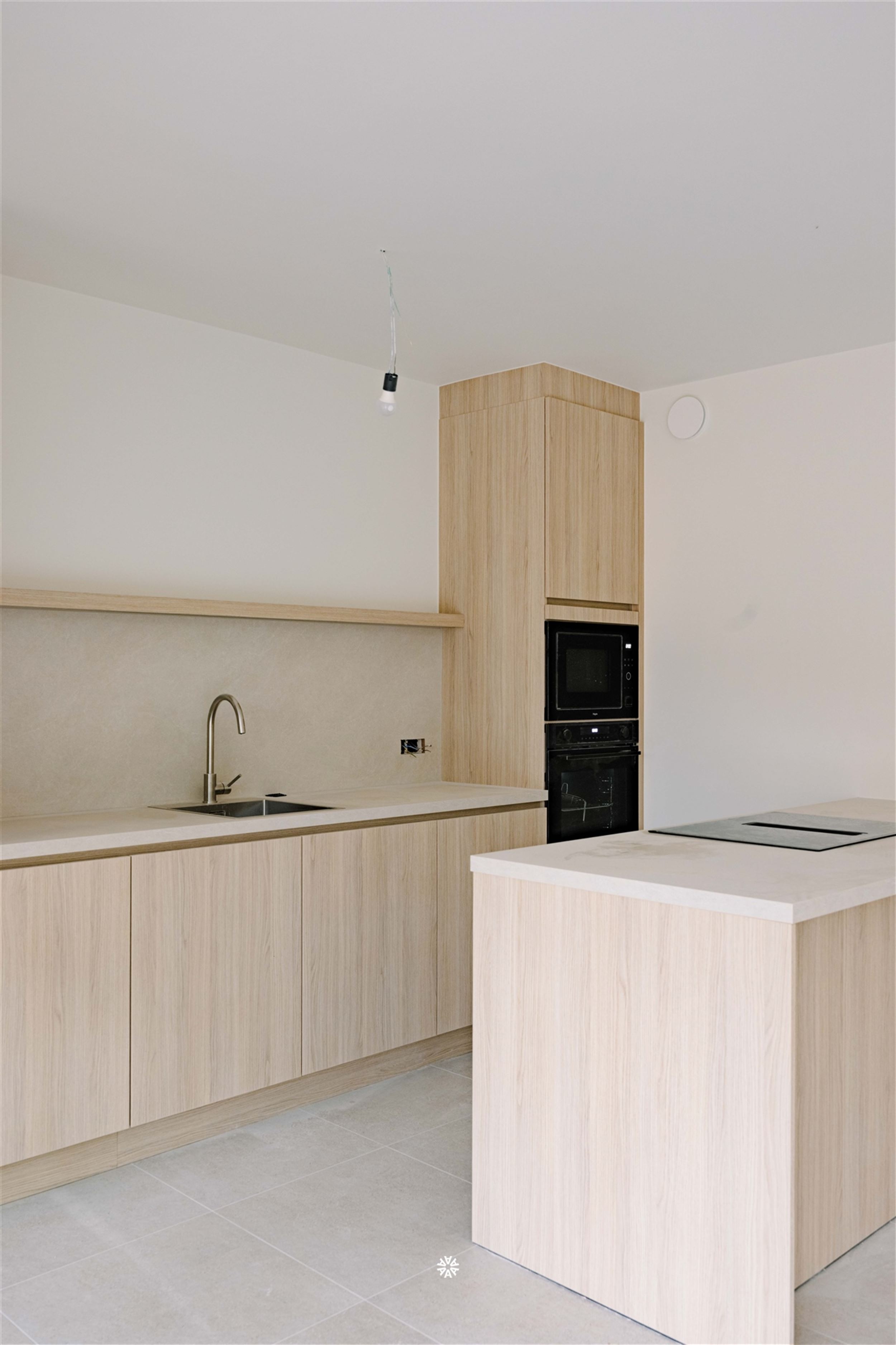 Knap gerenoveerd appartement op het Regentieplein in Sint-Niklaas - foto 5