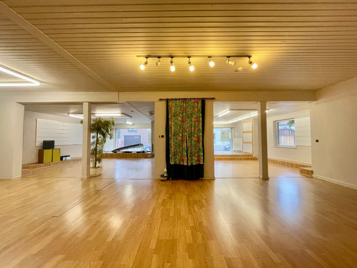 Te koop, Veelzijdig handelspand met ruim appartement op topligging te Eine! - foto 5