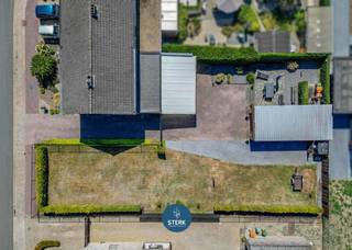 CHARMANTE GEZINSWONING MET 3 SLPKS IN MAASMECHELEN ! <br /><br />We vinden deze halfopen bebouwing met een bewoonbare oppervlakte van 153 m² terug op een perceel van 8a 80ca in Maasmechelen. <br /><br />Voor meer informatie, neem zeker een kijkje op onze website via de volgende link:<br />https://www.sterkvastgoedmakelaars.be/detail/te-koop-woning-maasmechelen/7617046?dosearch=True&flowstatus=ForSale,ForSaleReserved,ForSaleWithBid,ToCompleteForSale,SoldUnderReserve,Sold&pageindex=1&pagesize=12&searchpage=ForSale&sortdirection=DESC&sortfield=pub_flowstatus&transactiontype=Sale