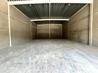 Deze recente KMO-unit van 234 m² is strategisch gelegen op een uitstekende locatie in Sint-Gillis-Waas en is uitermate geschikt als opslagruimte...