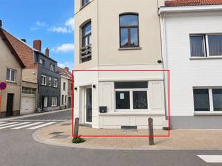 <p><span>This bright retail space is located near the center of Kortenberg. Thanks to its corner location and large windows, the property enjoys plenty of natural light and a pleasant atmosphere.</span></p><p><span>The space features an open and versatile layout, offering a wide range of possibilities for various businesses, stores, or commercial activities. The large windows also provide ample display space.</span></p><p><span>Furthermore, the retail space features high-quality finishes and includes a private restroom and a practical storage room. The space can be fully customized to your liking and adapted to your business concept.</span></p><p><span>Dont miss this great opportunity!!</span></p><p><span>View our full listings at www.ap-p.be</span></p><p><span><br /><br /></span></p>