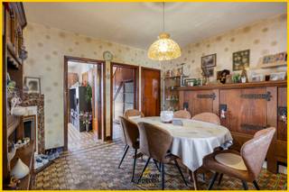 Immo Van Middelem verkoopt deze te renoveren charmante open bebouwing van +/- 110 m2 met 2 slaapkamers, terras en aangename tuin op een perceel...