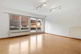 Op een centrale locatie gelegen, verder te vernieuwen studio (bewoonbare oppervlakte: 53m²). Energielabel C [247 kWh/(m²jaar)], elektriciteit...