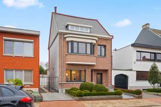 Deze charmante en zeer praktische woning is rustig gelegen en toch centraal in Berlaar, met alle voorzieningen binnen handbereik.De woning verkeert...