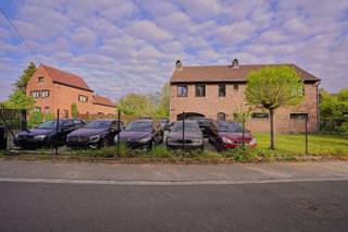 Op zoek naar een pand met tal van mogelijkheden? Dit veelzijdige woning/handelspand in Temse is gelegen op een ruim perceel van meer dan 2000 m²...