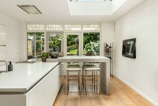 Karaktervolle, halfvrijstaande woning op een royaal perceel van 6a77ca met een idyllische tuin in het landelijke Vroenhoeven. Deze deelgemeente...
