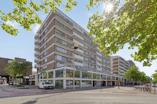Instapklaar Appartement te Koop in Genk – €210.000Ben je op zoek naar een comfortabel en verzorgd appartement in het hart van Genk? Dan is dit...
