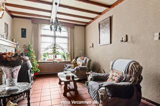 Verzorgde gezinswoning met loods en heel wat potentieel, gunstig gelegen nabij het dorpscentrum van Haacht. Deze authentieke woning met loods...