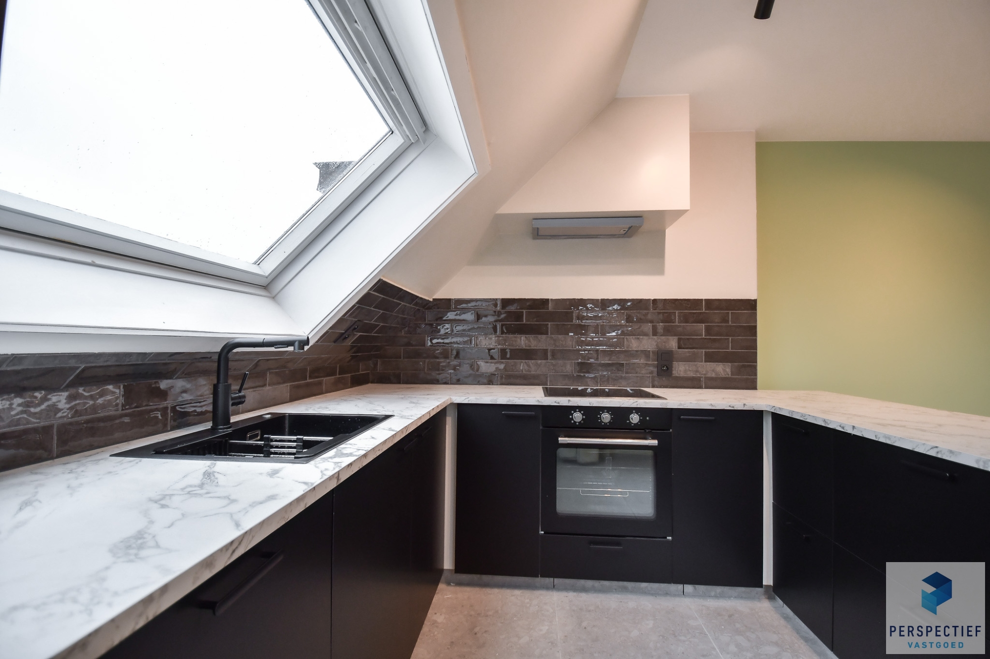 Centraal gelegen één-slaapkamerappartement met garage - foto 3