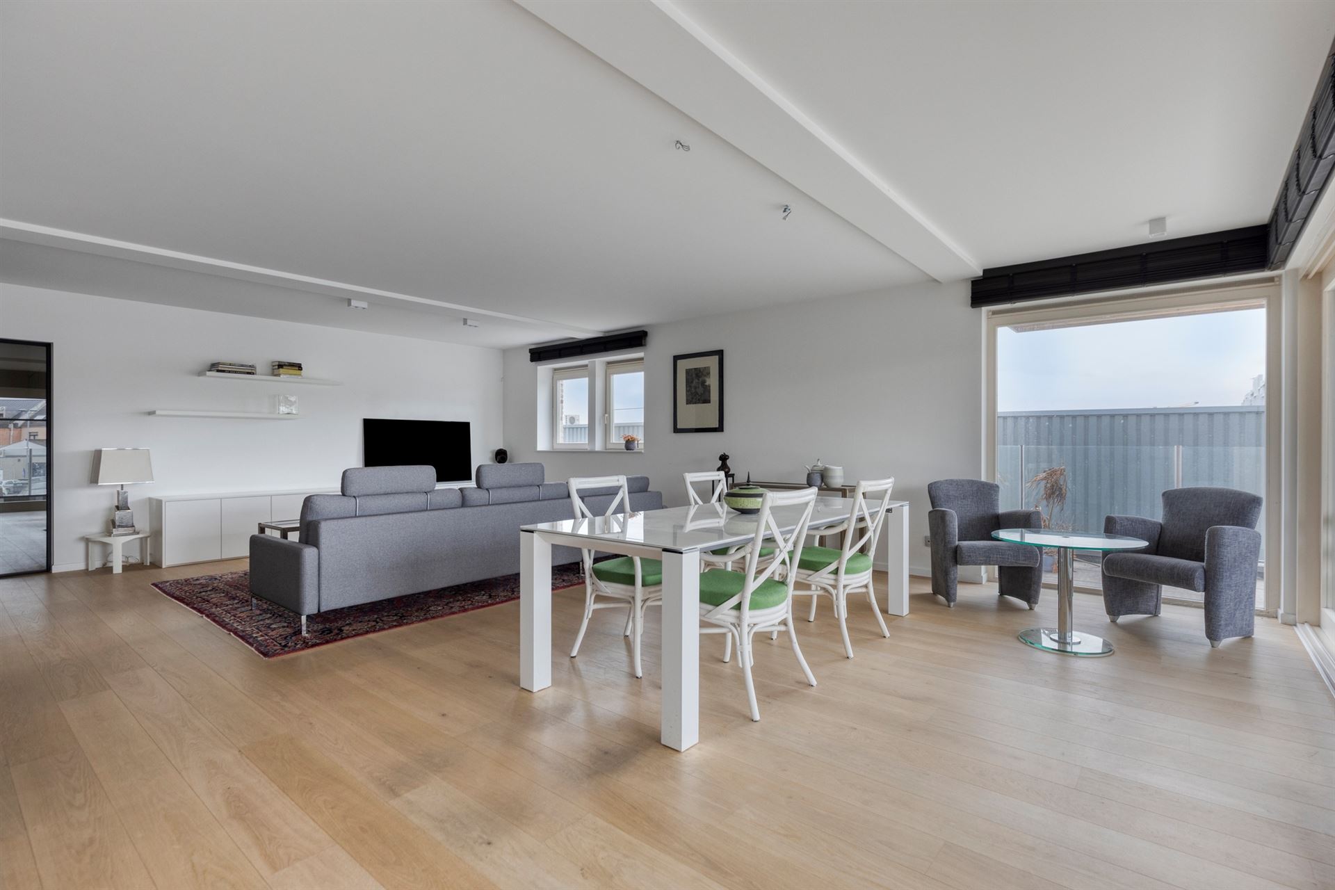 Appartement met 3 slaapkamers en 2 garages. - foto 4