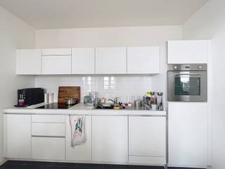 Europese wijk - 68 m² appartement - gelegen op de 18e verdieping, 27m² woonkamer, volledig uitgeruste keuken, bijkeuken, apart toilet, garderobe,...