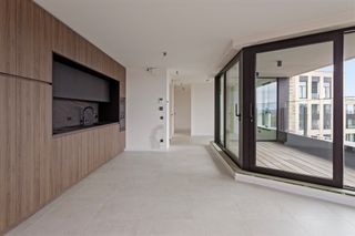 Dit appartement is gelegen op wandelafstand van het centrum van Veurne en nabij heel wat voorzieningen. (Winkels, scholen, het openbaar vervoer,...