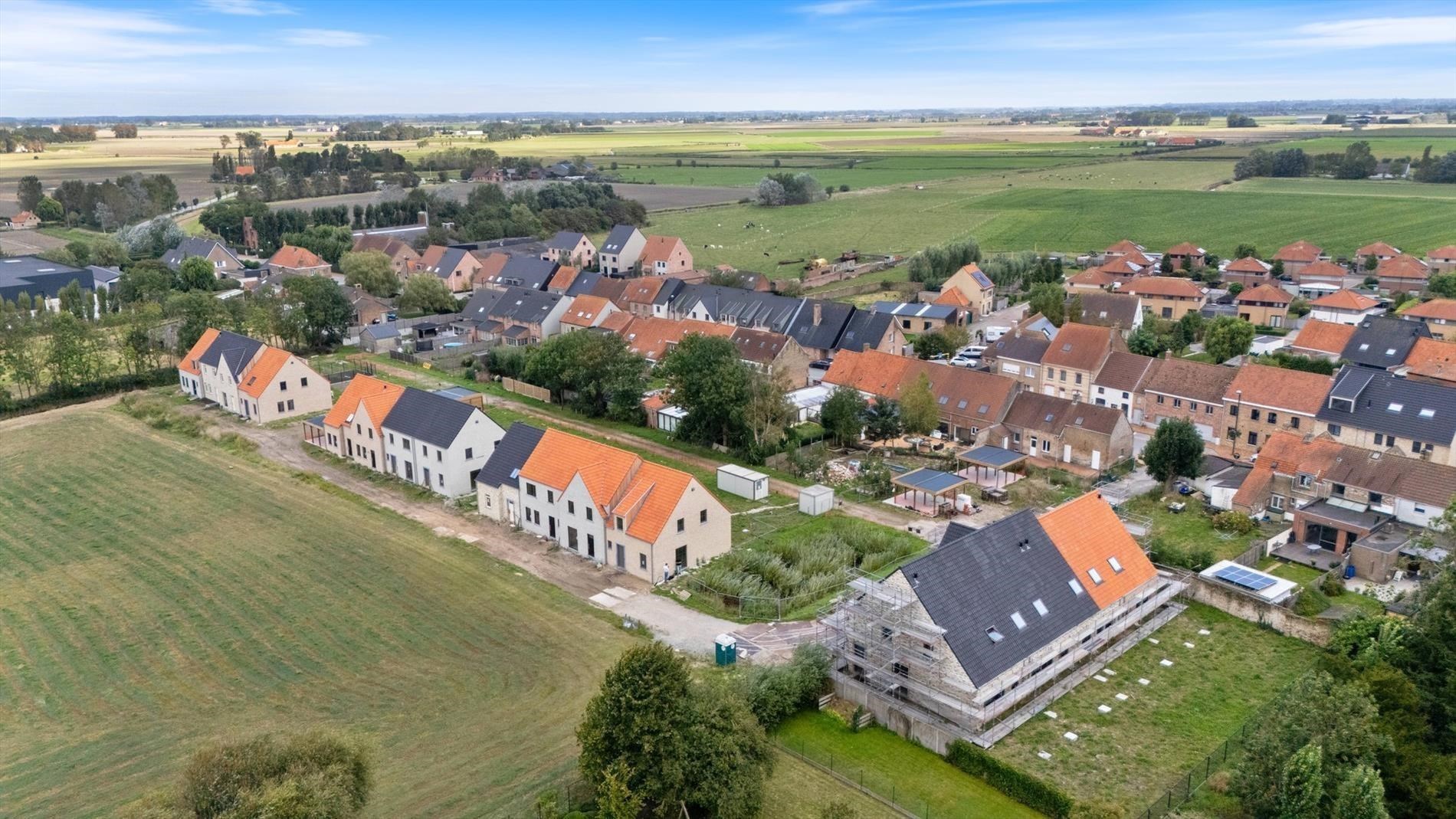 Semi-open and south-facing new build house just a stone's throw from the bustling Nieuwpoort. - photo 2