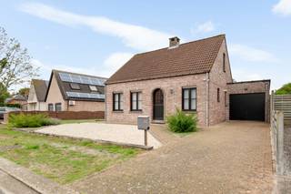 <p>Vrijstaande woning op een onderhoudsvriendelijk perceel van 575m² te Essen-Horendonk! De woning werd gebouwd in 1994, werd door de jaren heen goed onderhouden en bevat o.a. een ruime inkomhal, een lichtrijke leefruimte, een grote keuken, één slaapkamer en een handige garage! EPC D</p>