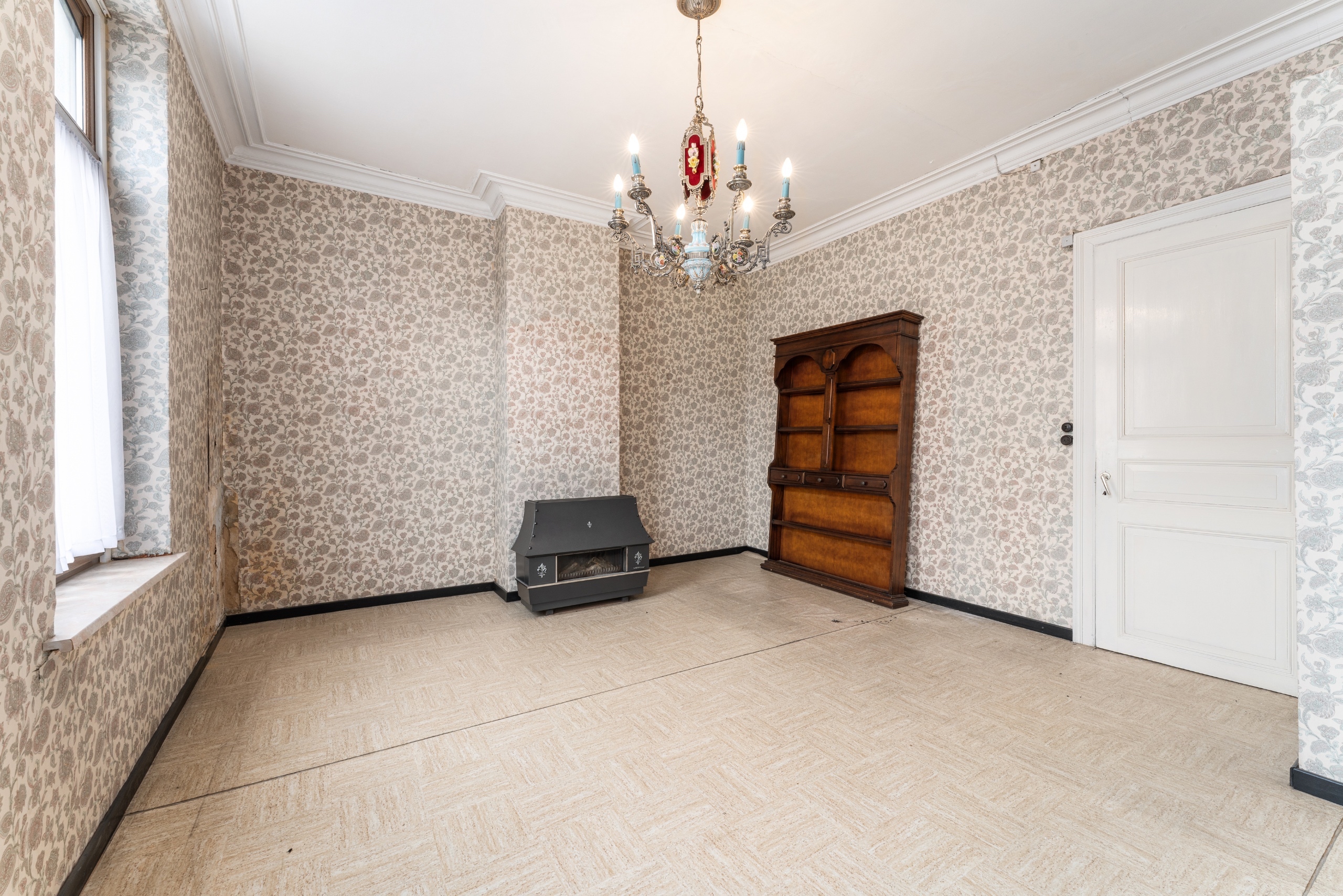 Ruime te renoveren woning in centrum met 5 slpks. - foto 3