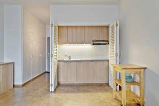 Deze gerenoveerde en bemeubelde studio bevindt zich op de 5e verdieping met prachtig zicht over Antwerpen. In de directe nabijheid van deze...
