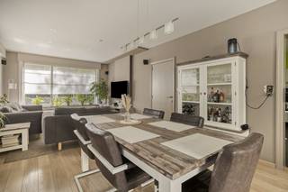 De eigendom wordt aangeboden via de Power-sale formule. Van 08/08/2025 om 15:00 tot 12/09/2025 om 18:00 kan u de woning op afspraak komen...
