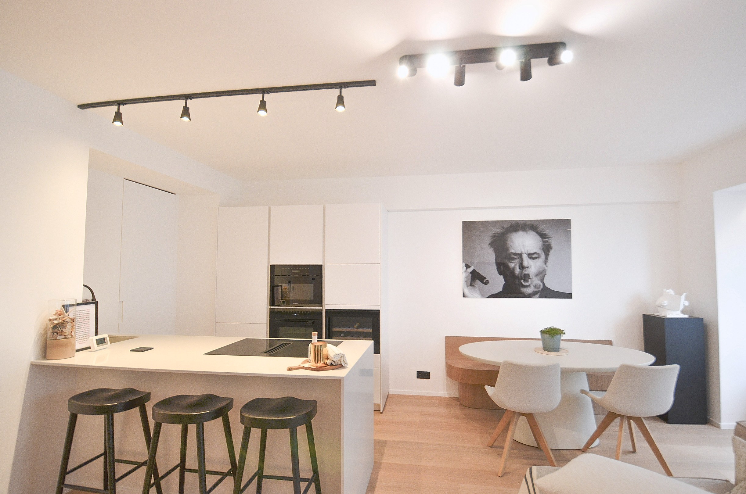 Volledig gerenoveerd appartement met een mooi zeezicht gelegen tussen het Driehoeksplein en Albertplein. - foto 5