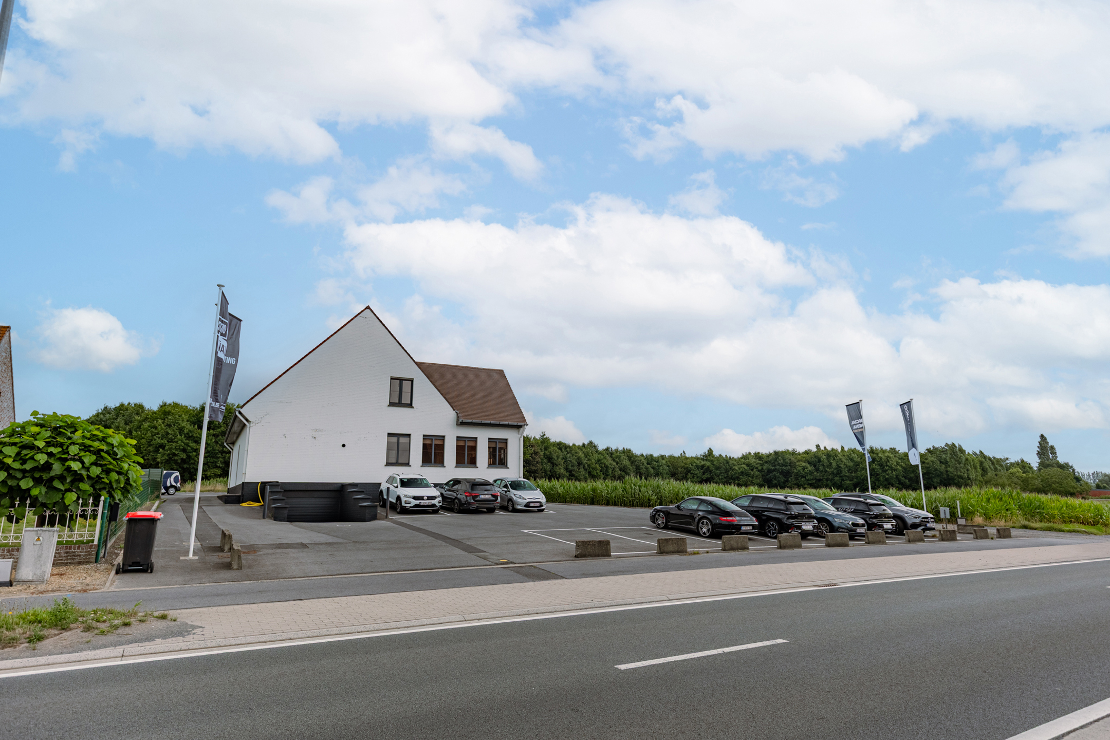 Multi-functioneel kantoor te koop met veel parking!  - foto 1