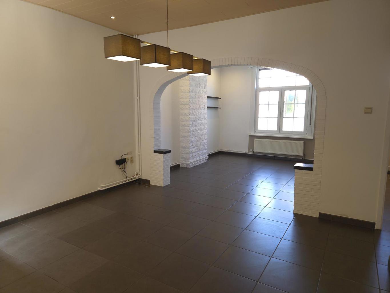 Halfopen bebouwing nabij centrum Arendonk met ruime tuin. - foto 3