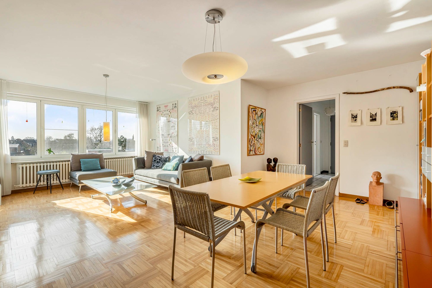 Ruim en lichtrijk appartement met 2 slaapkamers, een mooie keuken, een terras en een garagebox nabij het station van Leuven! - foto 4