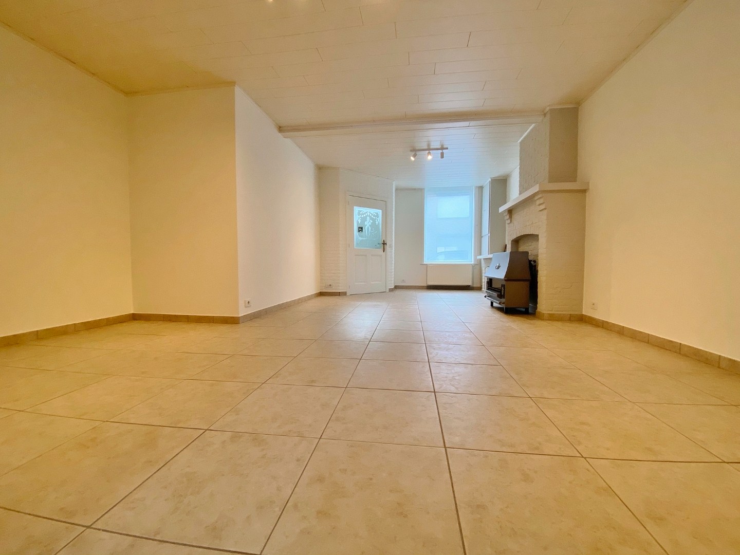 Vernieuwde woning met garage, tuin en uitweg in de dorpskern. - foto 4