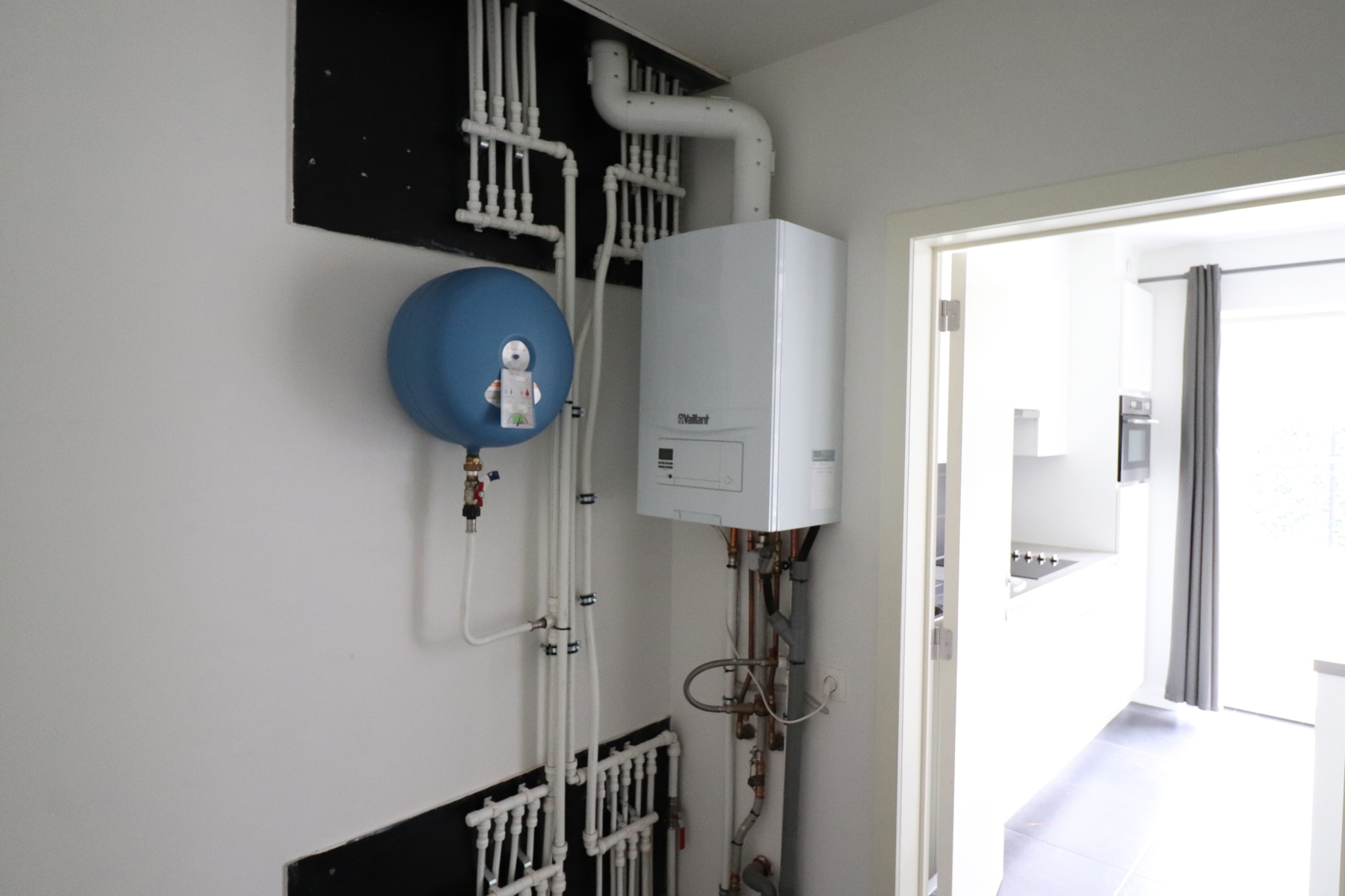 Energiezuinige nieuwbouwwoning met 3 slaapkamers, terras, 2 ondergrondse autostaanplaatsen en kelderberging. - foto 5