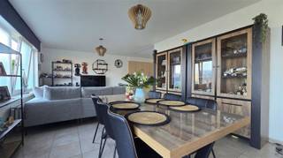 Ruim 3-slaapkamerappartement, gelegen aan het mooie, recentelijk vernieuwde en gezellige dorpsplein te Helkijn. Op een steenworp van de...