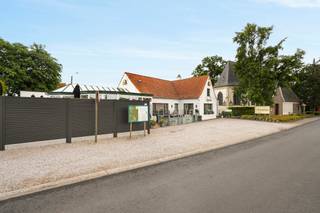 Topgelegen, aan tal van fiets- en wandelroutes: perfect onderhouden HORECAZAAK (EPC A!). Direct instapklaar (totaalrenovatie in 2017):...