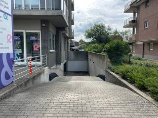 Vlot toegankelijke garage te huur in centrum van Koksijde Bad!De garage bevindt zich op verdieping -1 van het garagecomplex Costa Parking. Dit...